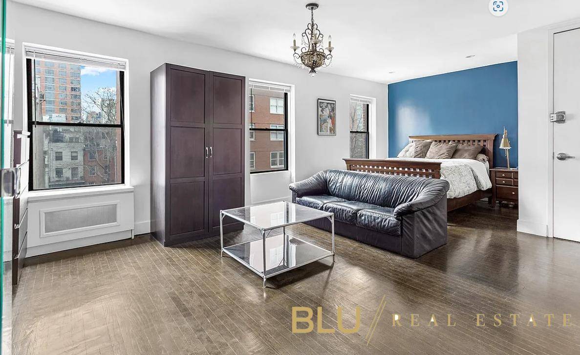 Seller is Very MotivatedOffered at 3, 999, 000Welcome to 250 East 32nd Street, a meticulously maintained, mixed use, four story building in the heart of Kips Bay.