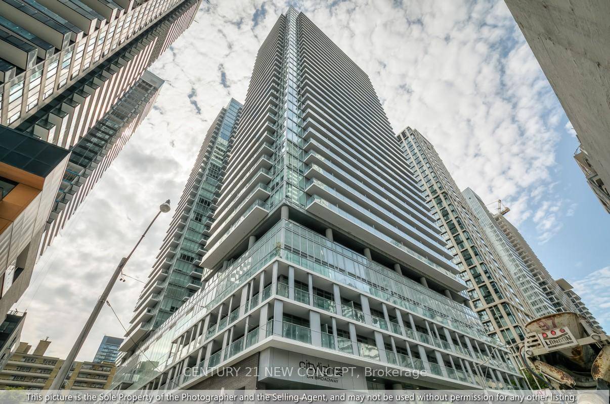 Absolutely Stunning 1 bedroom, 1 washroom unit In one of the most highly sought after areas of Toronto, Yonge and Eglinton.
