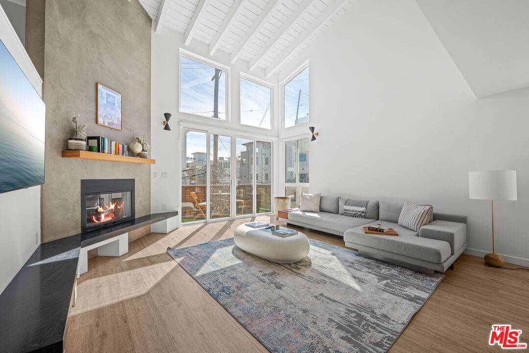 18   Privateer St 2BR Marina Del Rey La