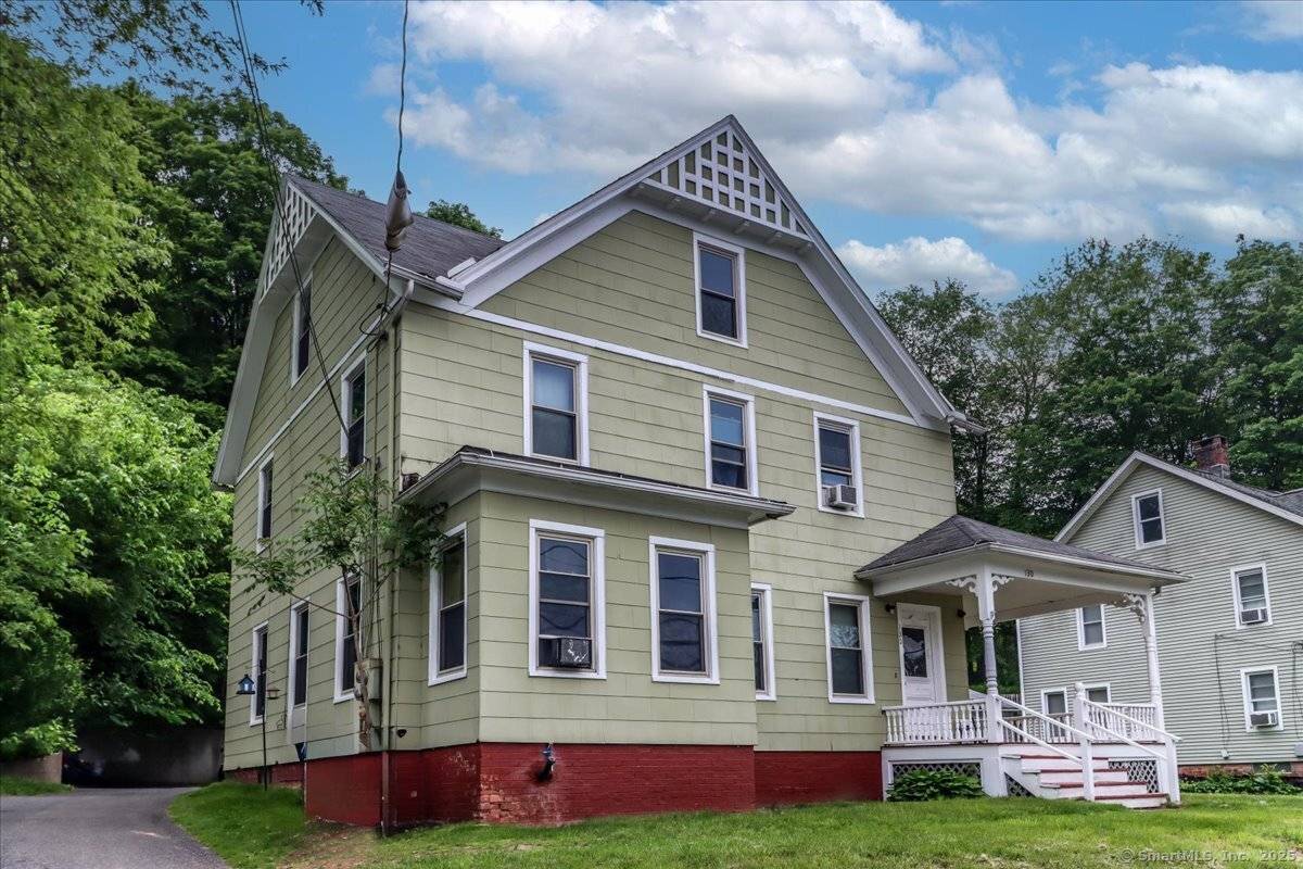 Looking for an investment opportunity or a chance to live with rental income ?