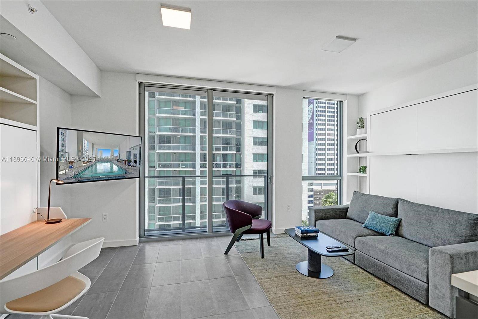 Welcome to Downtown Miami living at its finest !