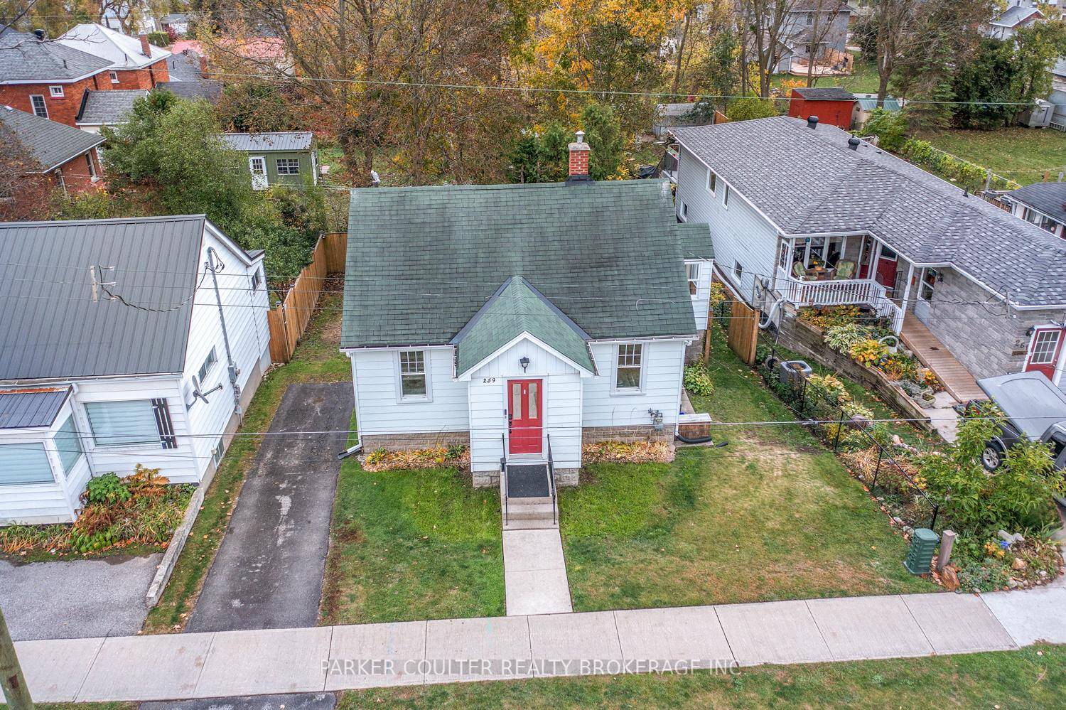 Welcome to this charming raised bungalow in the heart of Orillia !