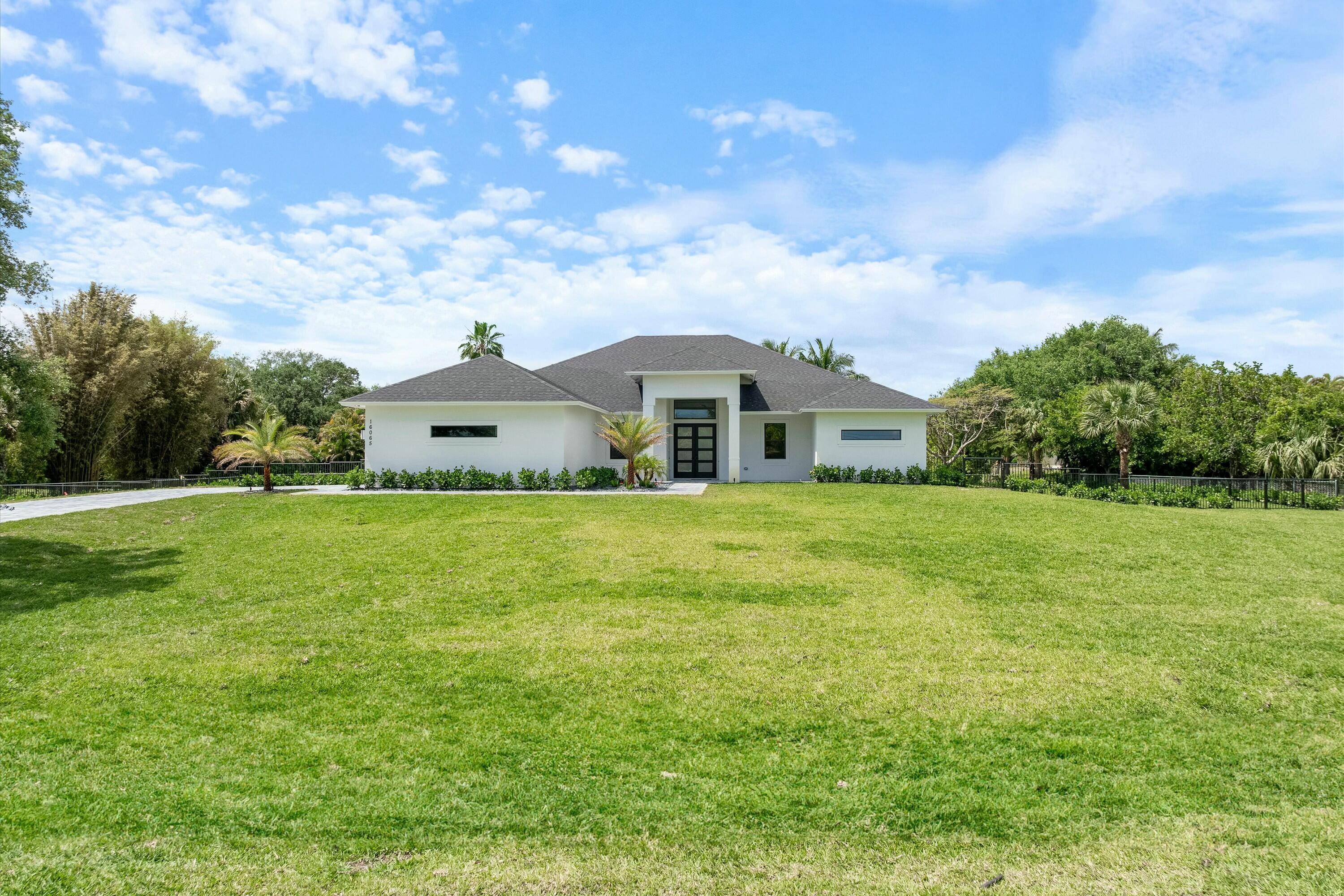 Luxury New Construction Home in Palm Beach Gardens Spacious 1.