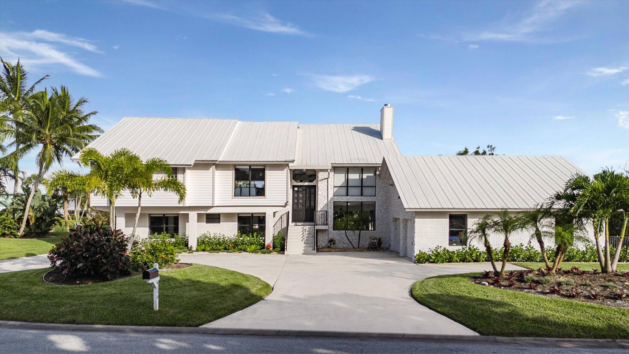 Attention Boaters ! Welcome to the exclusive gated community of Mariner Cay !