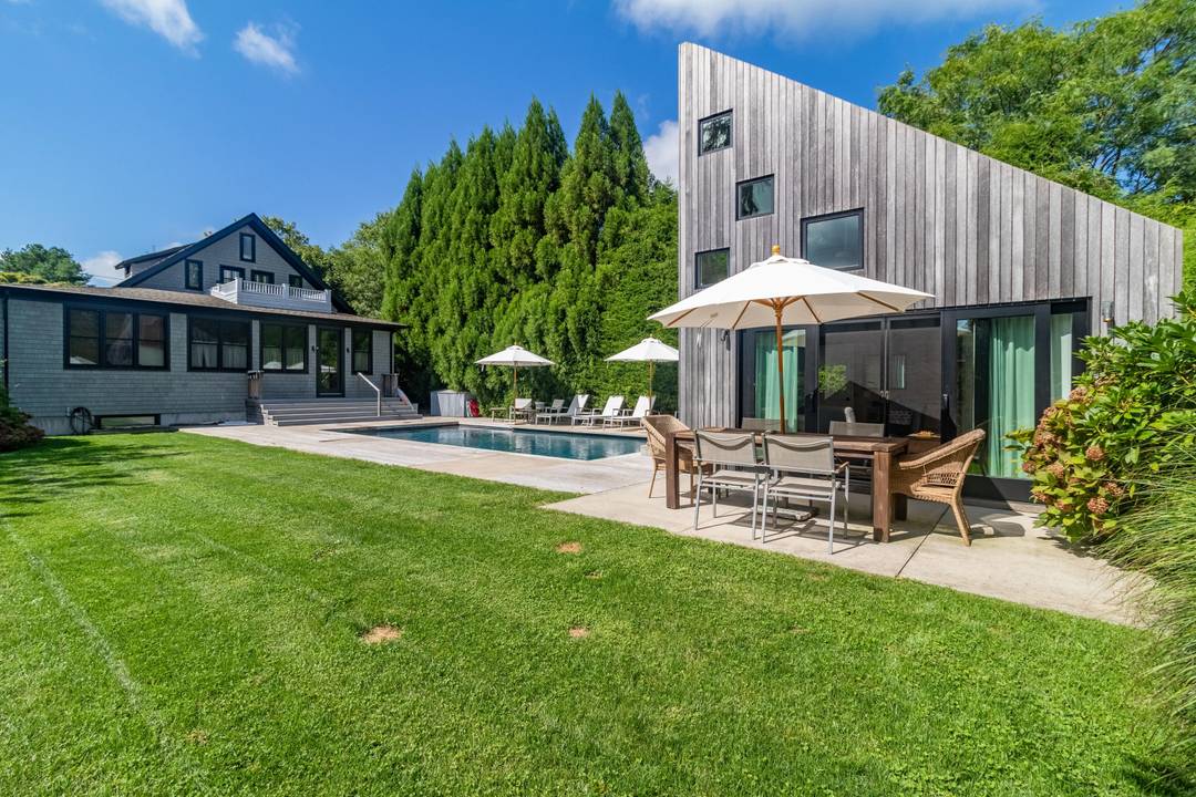 Bridgehampton gem, seconds to village