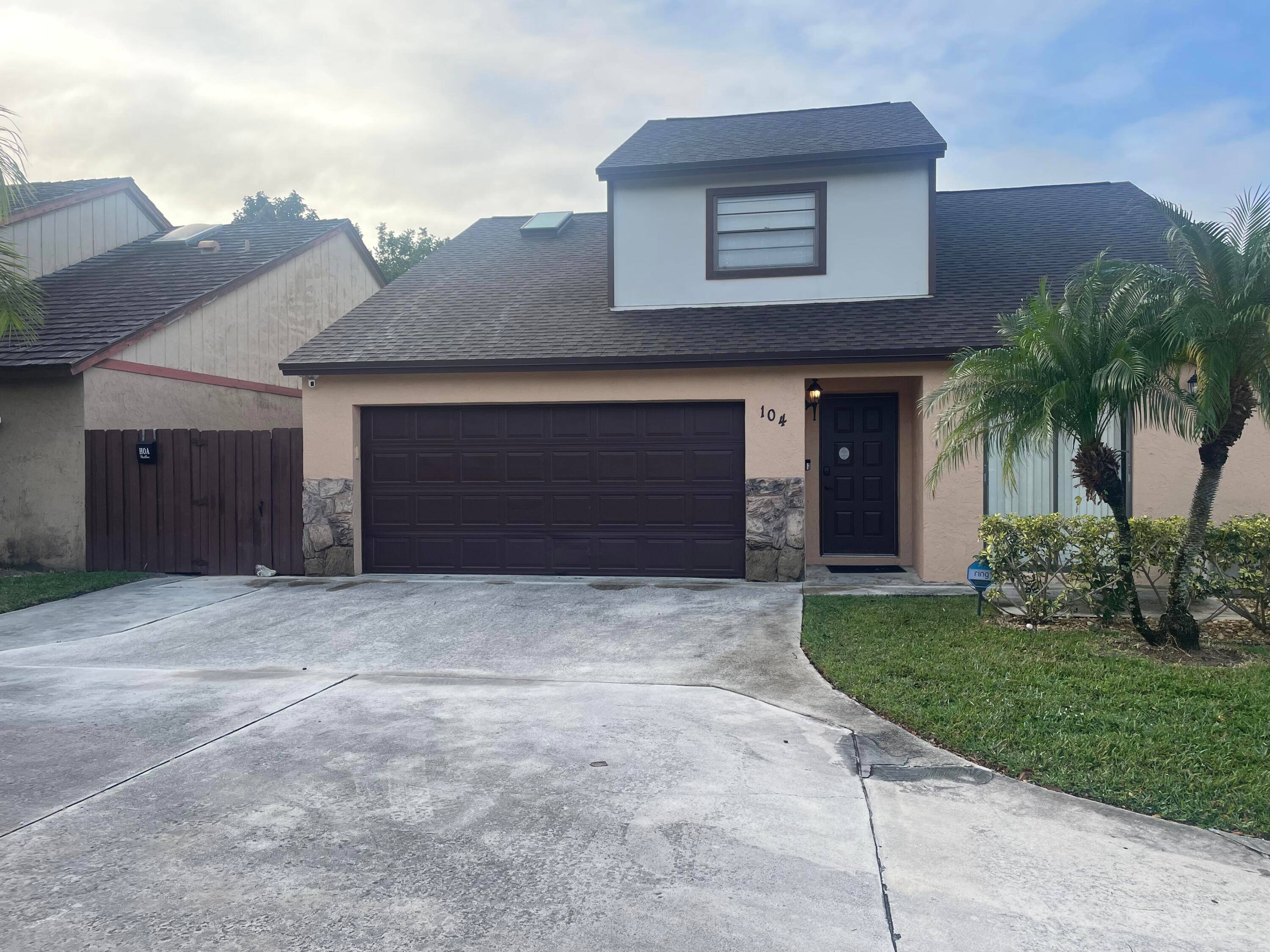 Welcome to this fabulous 3BR 3BA 2 car garage located in the prestigious community in Beaumont Place in Palm Beach Gardens.