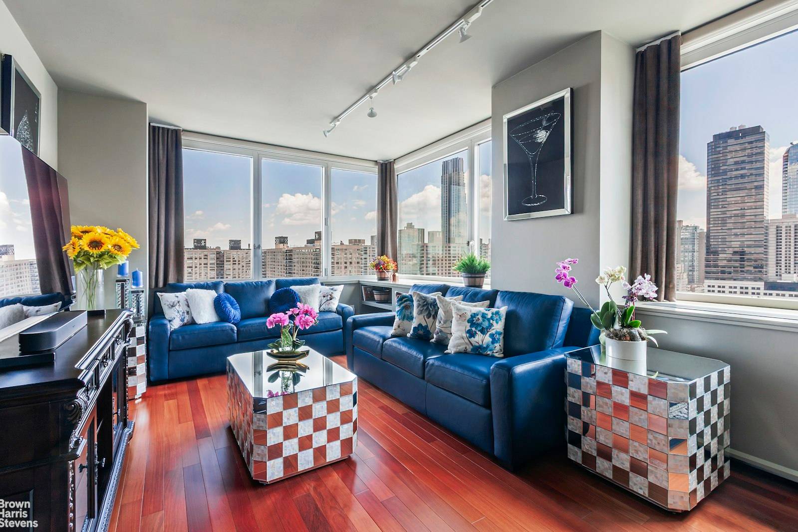 High Floor 2 Bed, 2 Bath with Washer Dryer and Stunning Views.