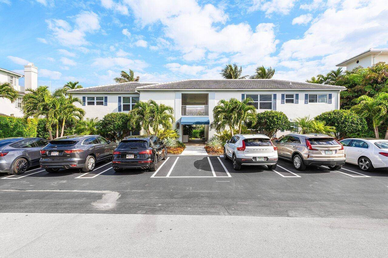 Step into your dream beachside escape !