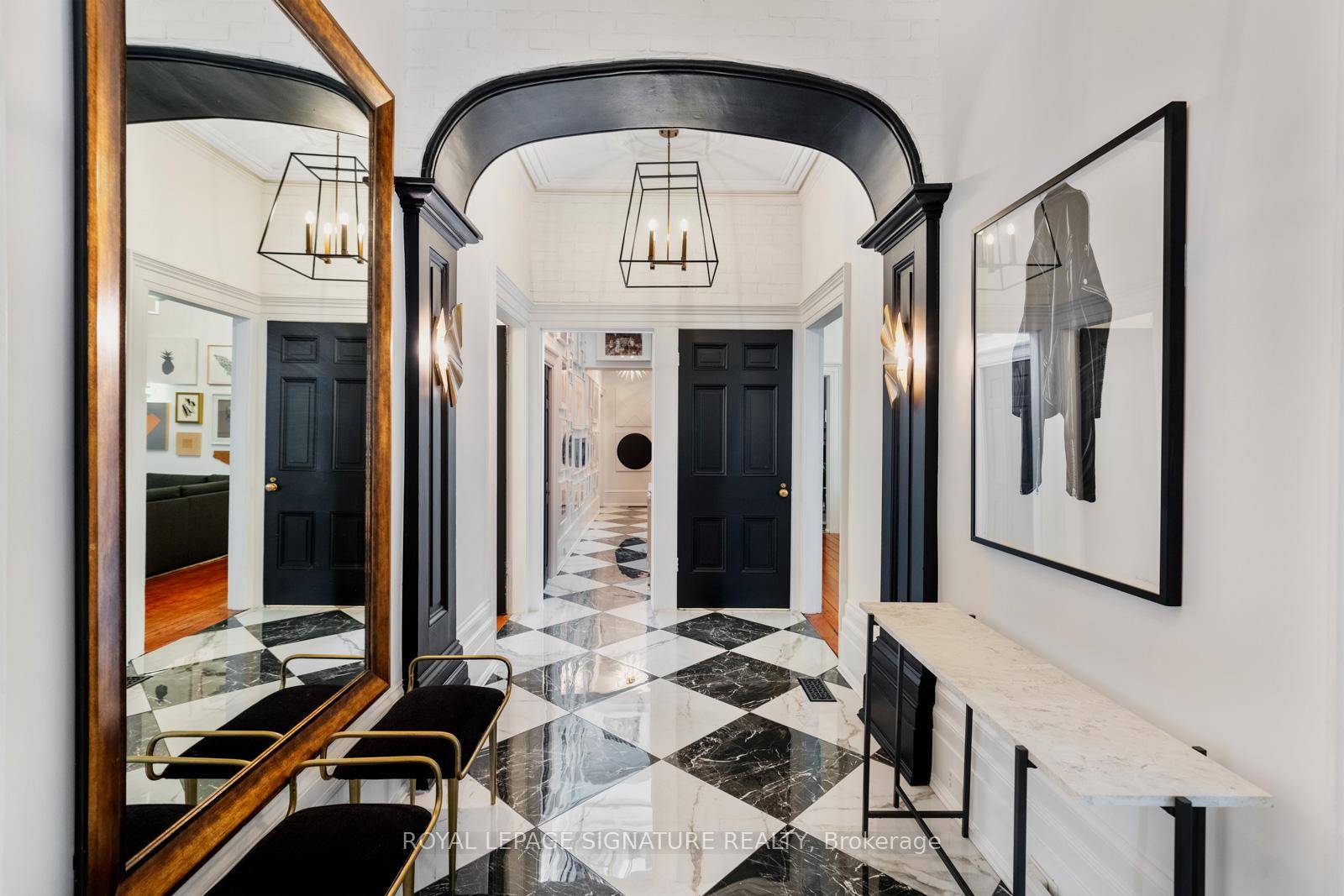 This home masterfully blends the classic charm of its origins with contemporary luxuries in one of the most prestigious neighbourhoods of Toronto.