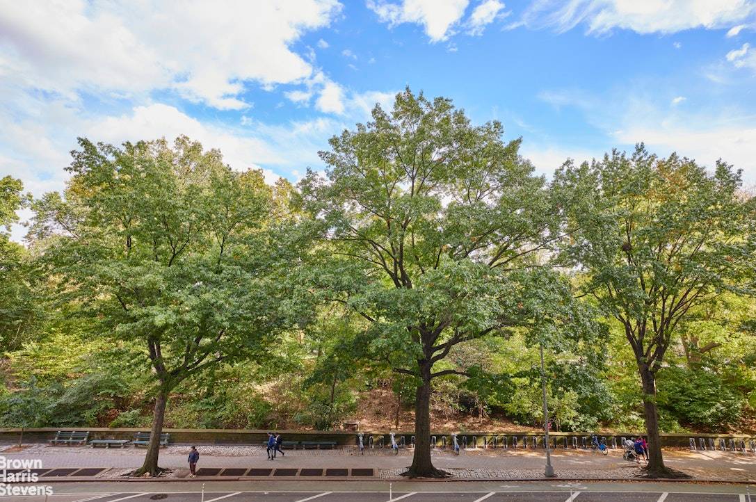 Newly Priced, Gracious Art Deco 2 Bedroom 2.