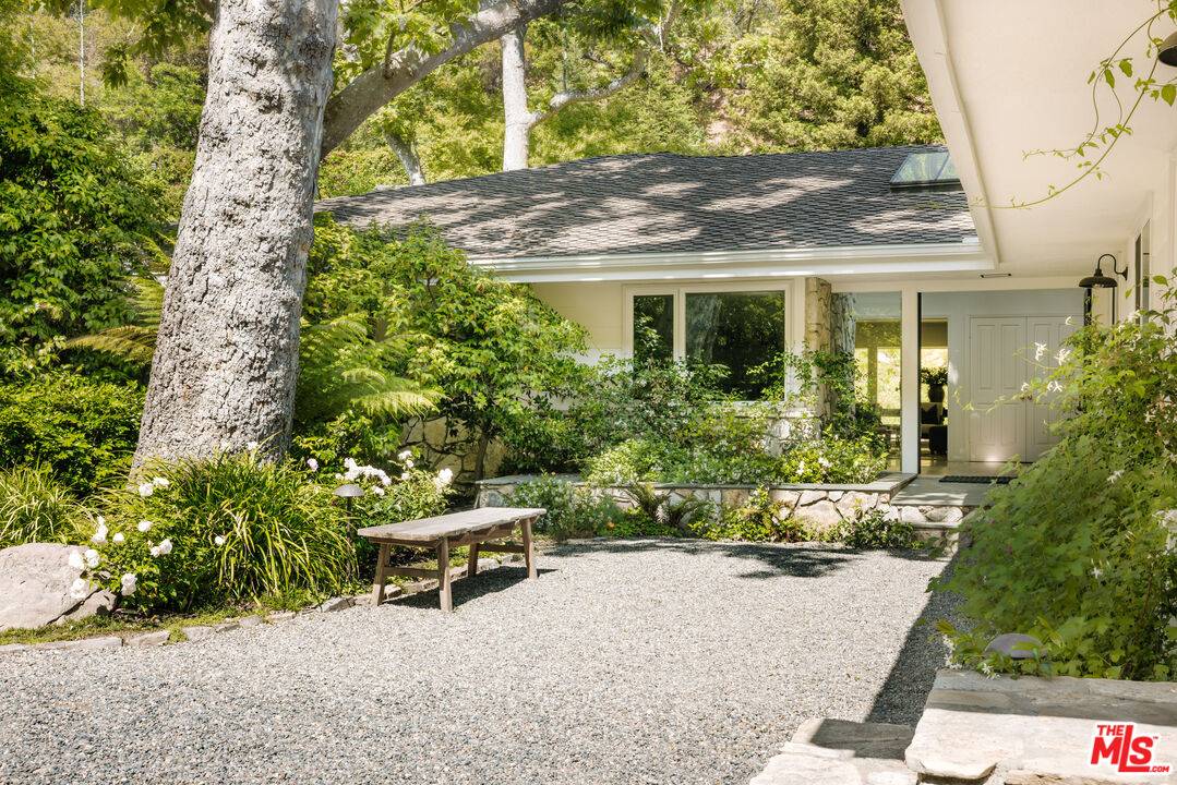 2610   Mandeville Canyon Rd 4BR Brentwood La