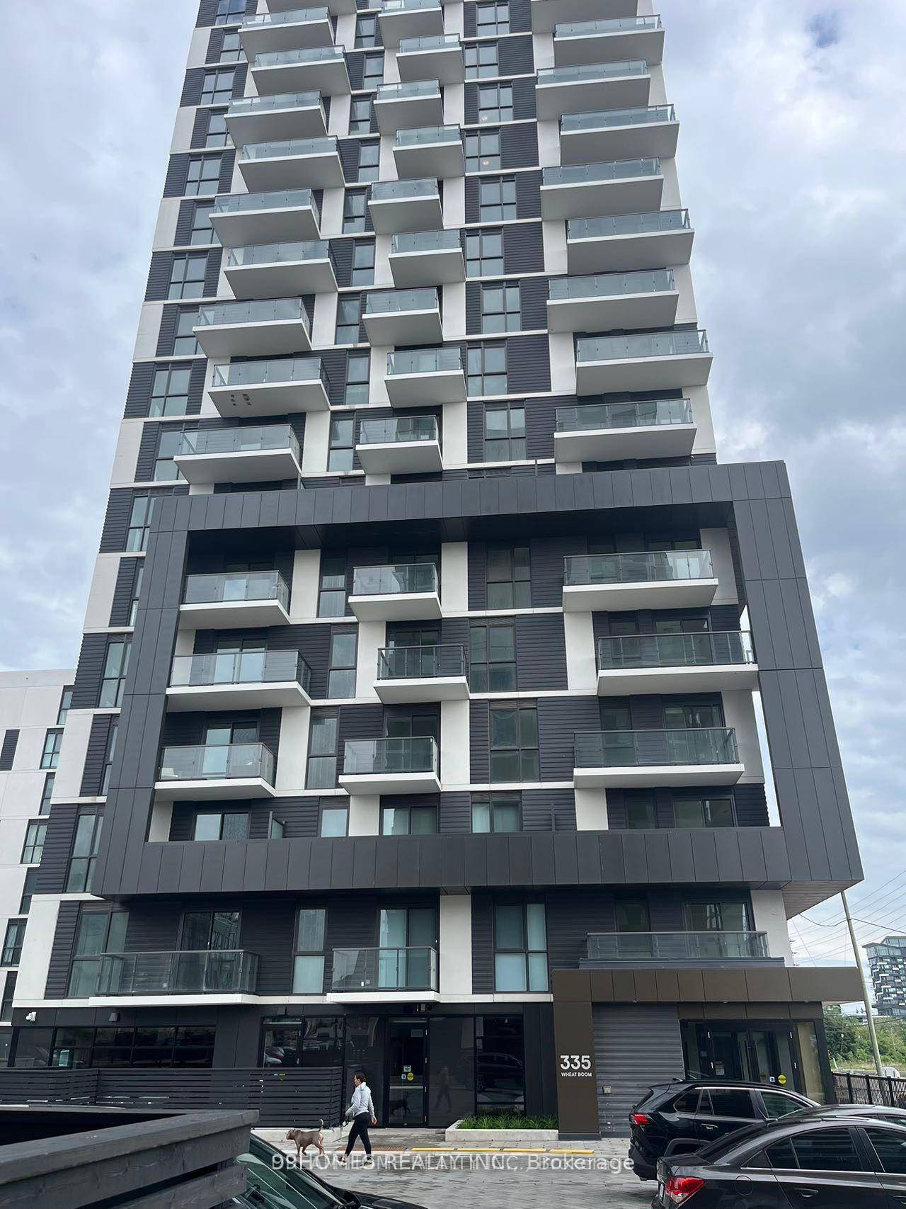 Bright amp ; Spacious 1 Bed Den condo offers a perfect blend of luxury and functionality, making it a rare find in the sought after Oakville community.
