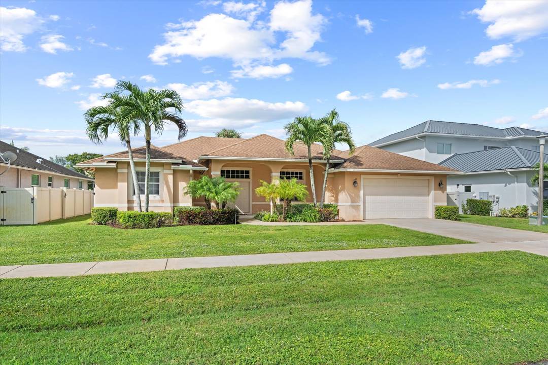 Best location in town ! Right across the street from the Winter Equestrian Festival.