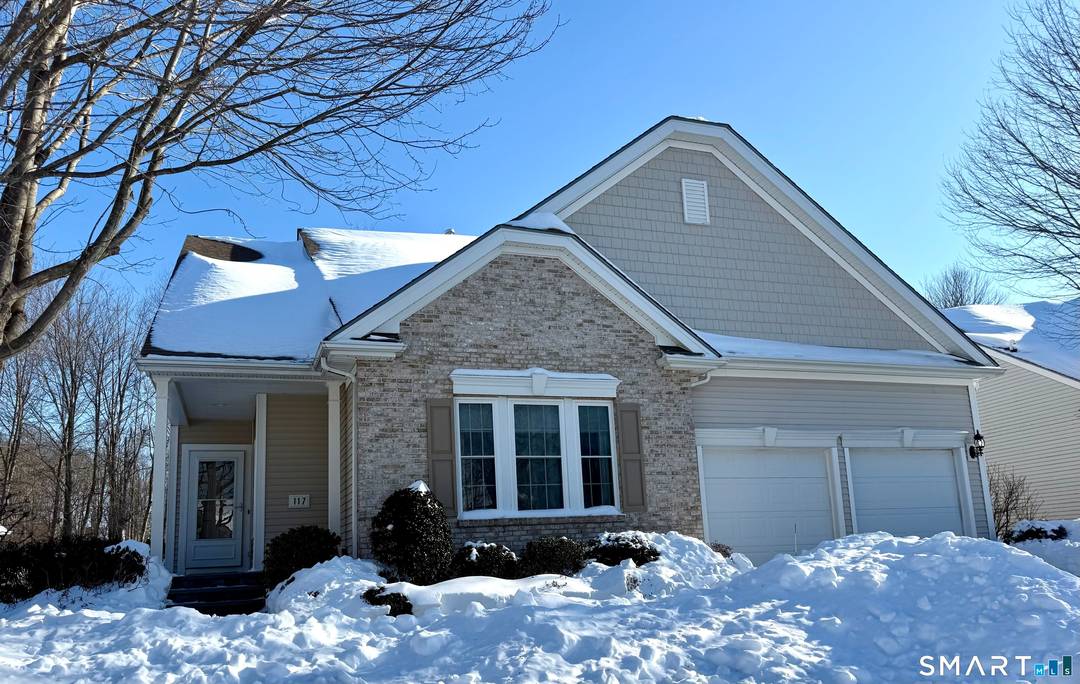 Welcome to Oxford Greens, where refined living meets resort style amenities.