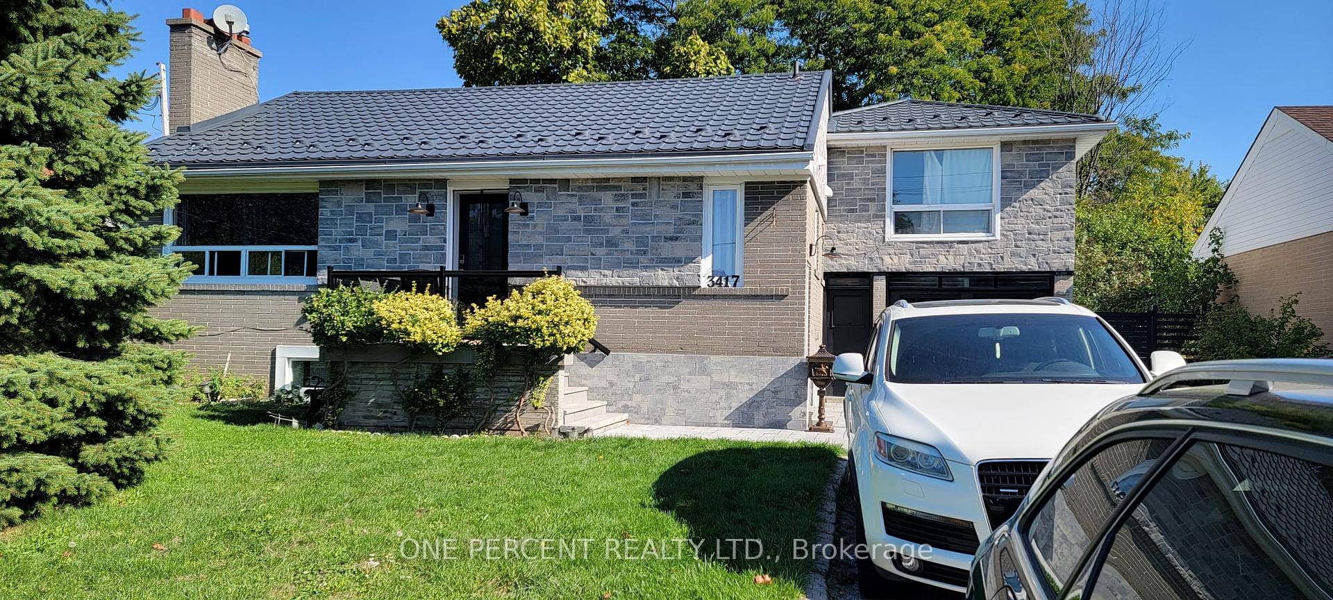 LOCATION ! LOCATION ! RARE 60 x 200 FT LOT IN THE HEART OF MISSISSAUGA !
