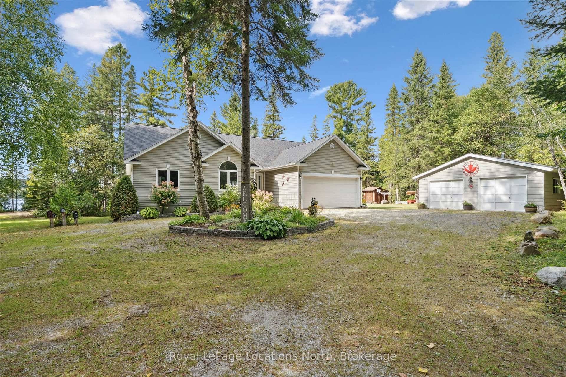 Welcome to the Lake Fully Turnkey, fully finished and very private.