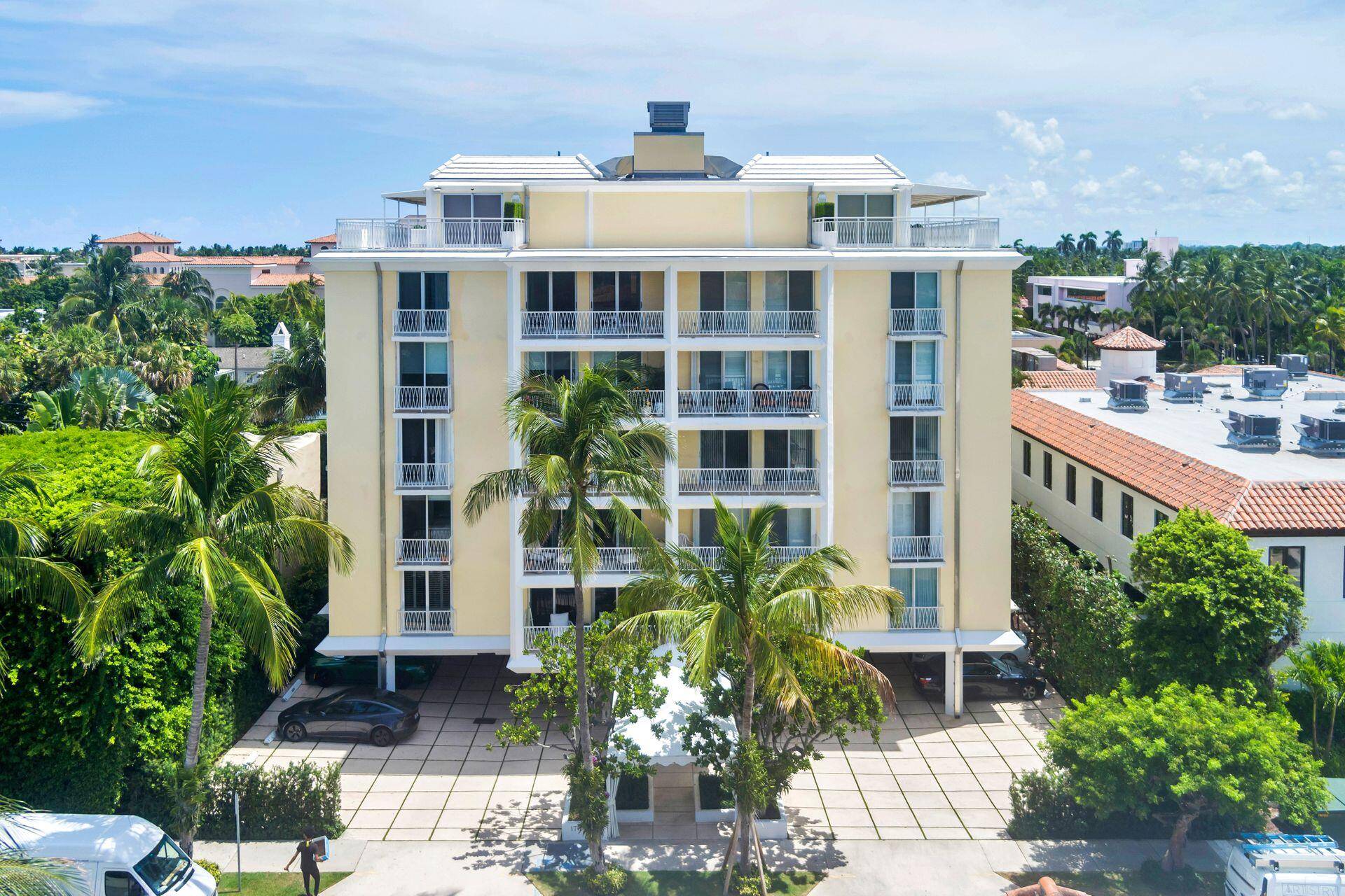 This beautiful in town apartment offers the perfect blend of comfort and style in a prime Palm Beach location.
