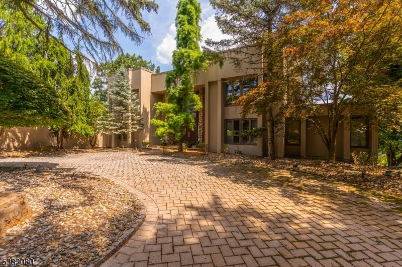Perched atop the prestigious hills of Watchung, The View is a California inspired estate where architecture meets the horizon.
