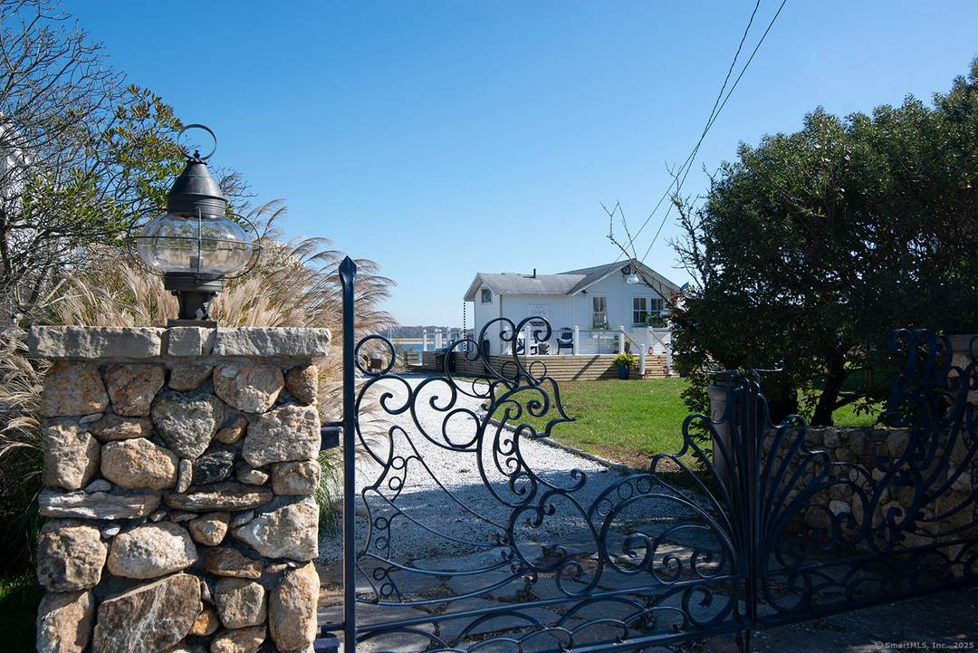 Enjoy an unforgettable vacation stay in this charming waterfront cottage that boasts stunning views of Bluff Point and Fishers Island Sound with access to beach, mooring, kayaks and bikes !