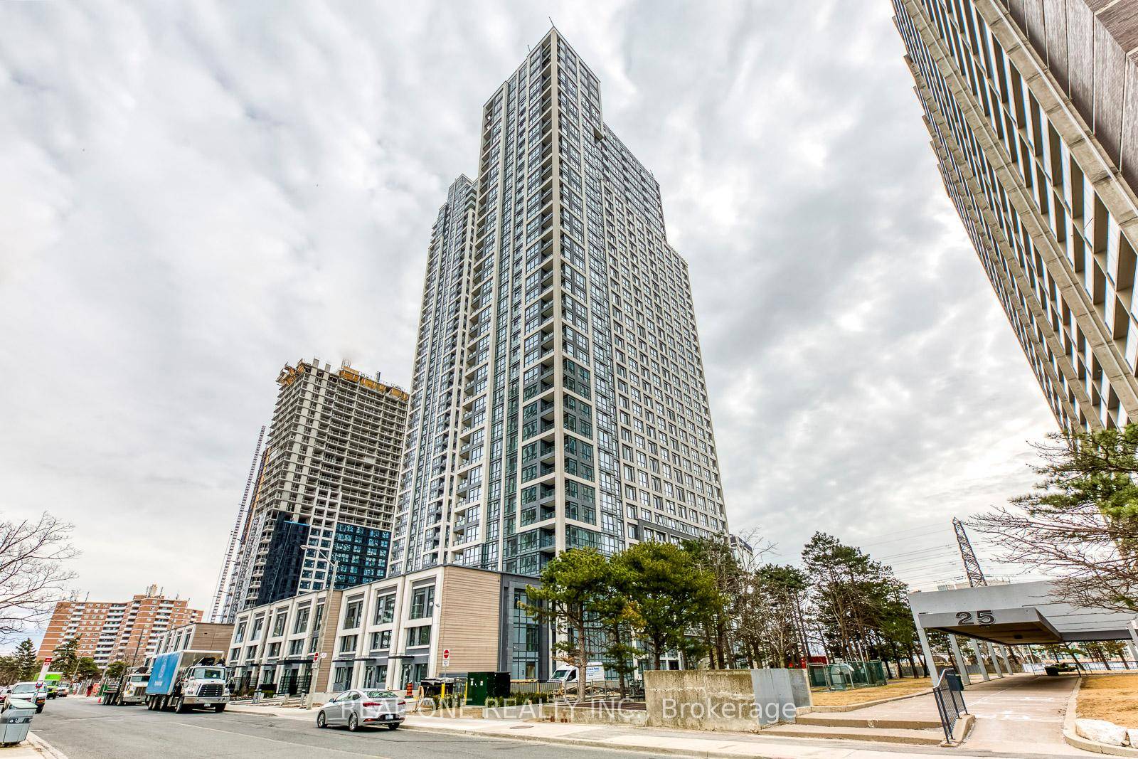 5 Elite Picks ! Here Are 5 Reasons to Make This Condo Your Own 1.