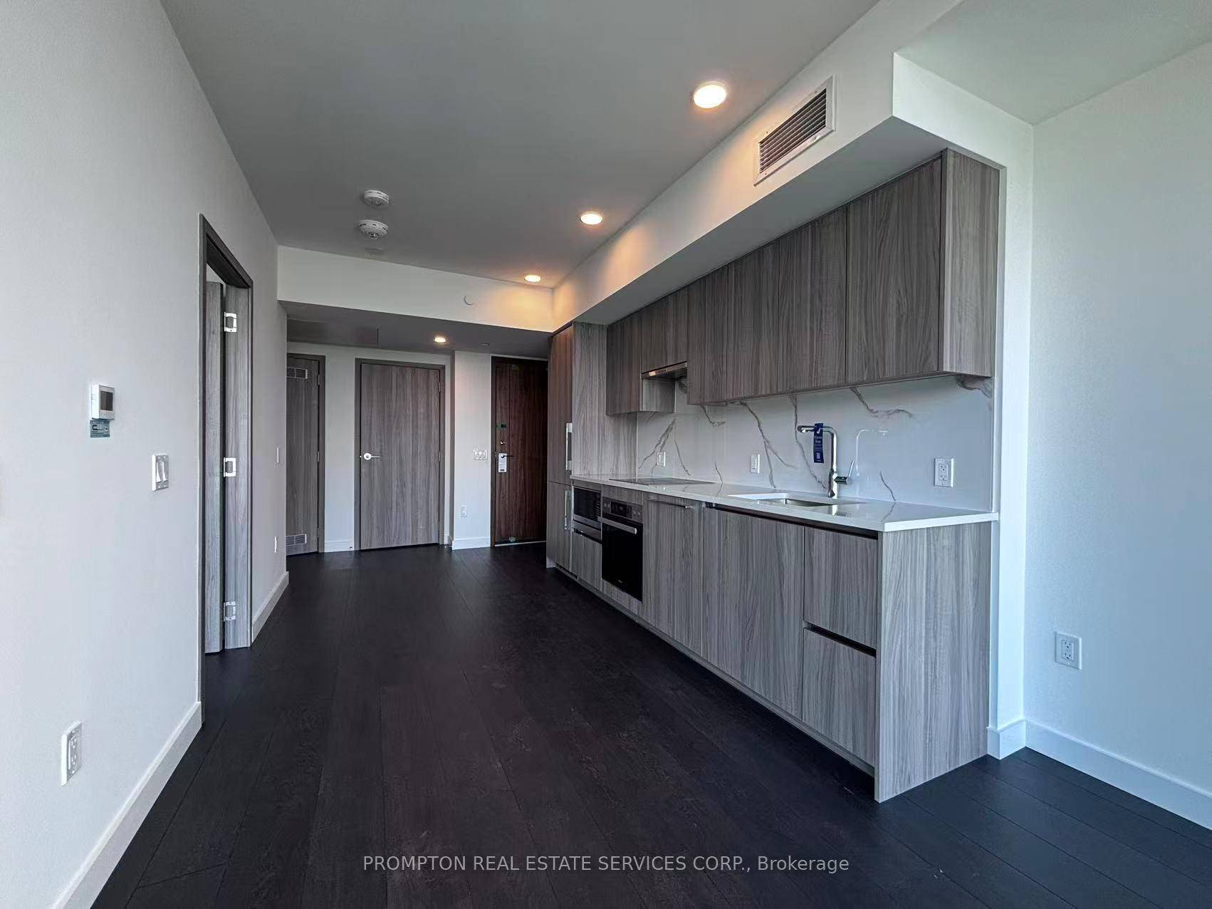 Brand New Luxury Condo at Concord Canada House Toronto Downtowns Newest Icon Beside CN Tower and Rogers Centre.