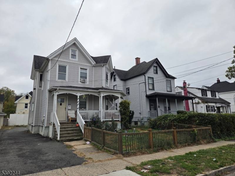 Come see this very spacious single family home in Plainfield with a ton of parking.