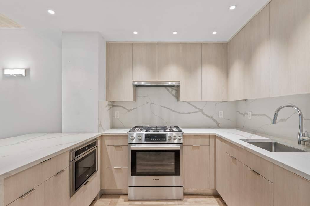 This epic and massive over 1, 031 square foot duplex one bedroom with a large home office and private outdoor space Is a dream in the nexus of Williamsburg, Clinton ...