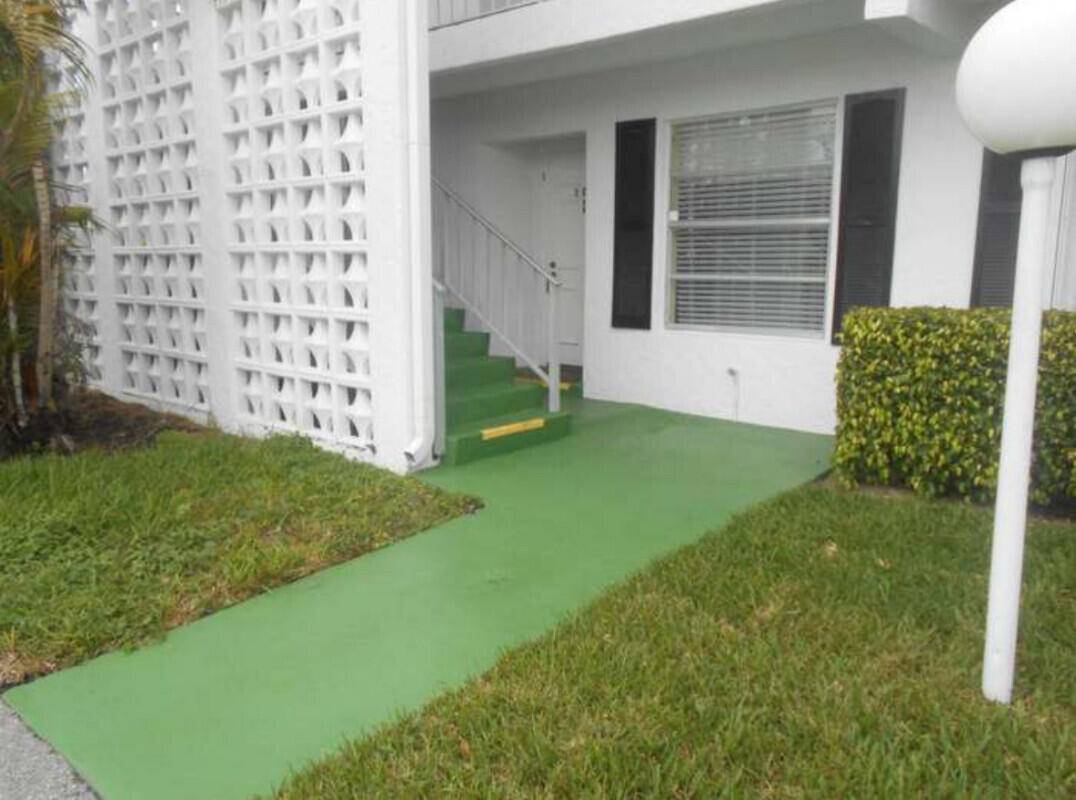 Updated first floor corner Condo unit in active 55 community Pines of Delray West.