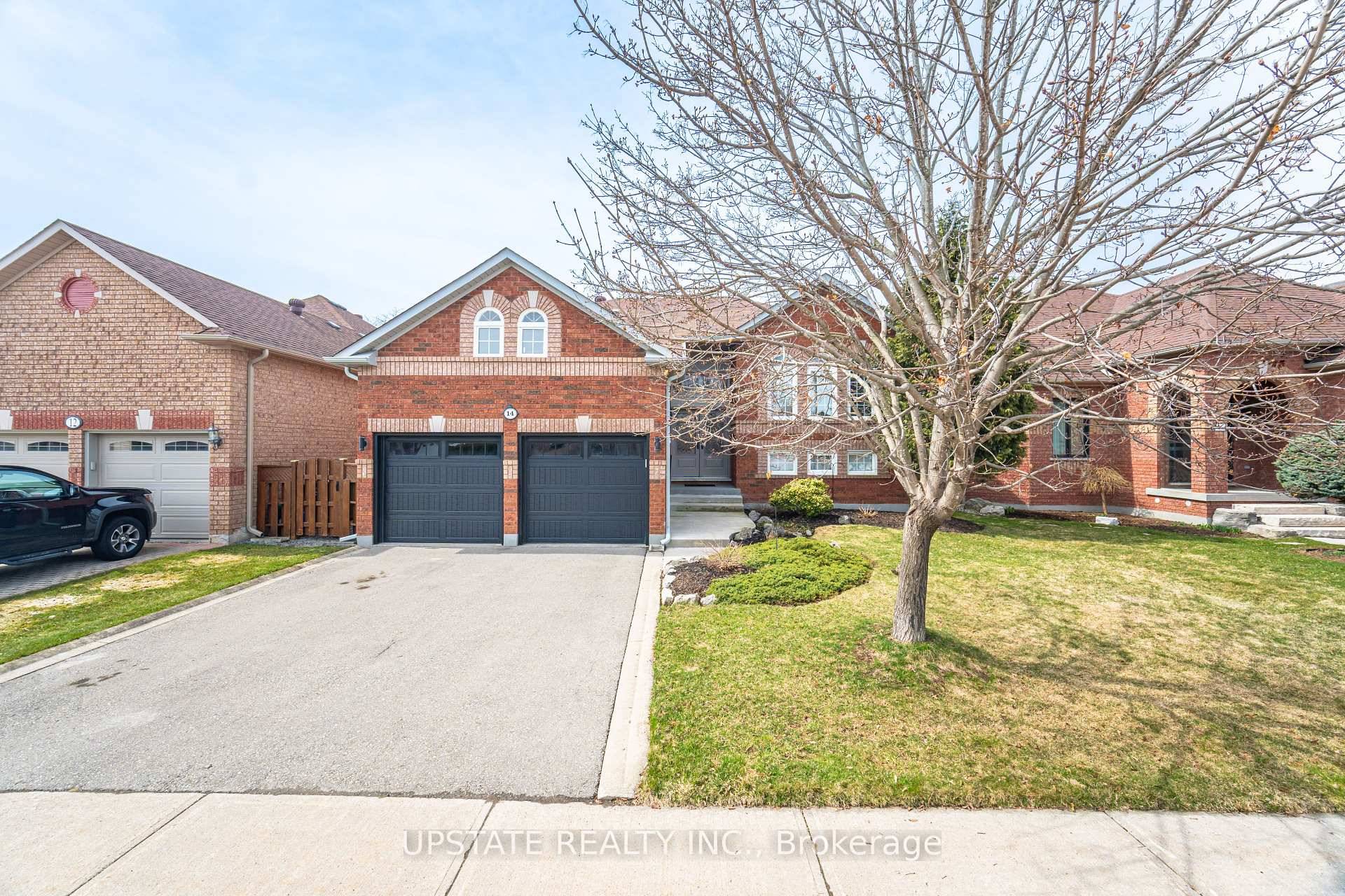 Detached bungalow in Caledon !