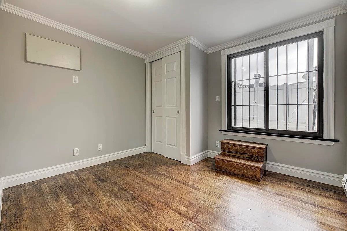 NICELY RENOVATED TRUE 3BR DUPLEX PENTHOUSE w IN UNIT LAUNDRY and a PRIVATE ROOF DECK6th floor of a walkup buildingBeautifully renovated 3BR with washer dryer, updated kitchen including dishwasher, exposed ...