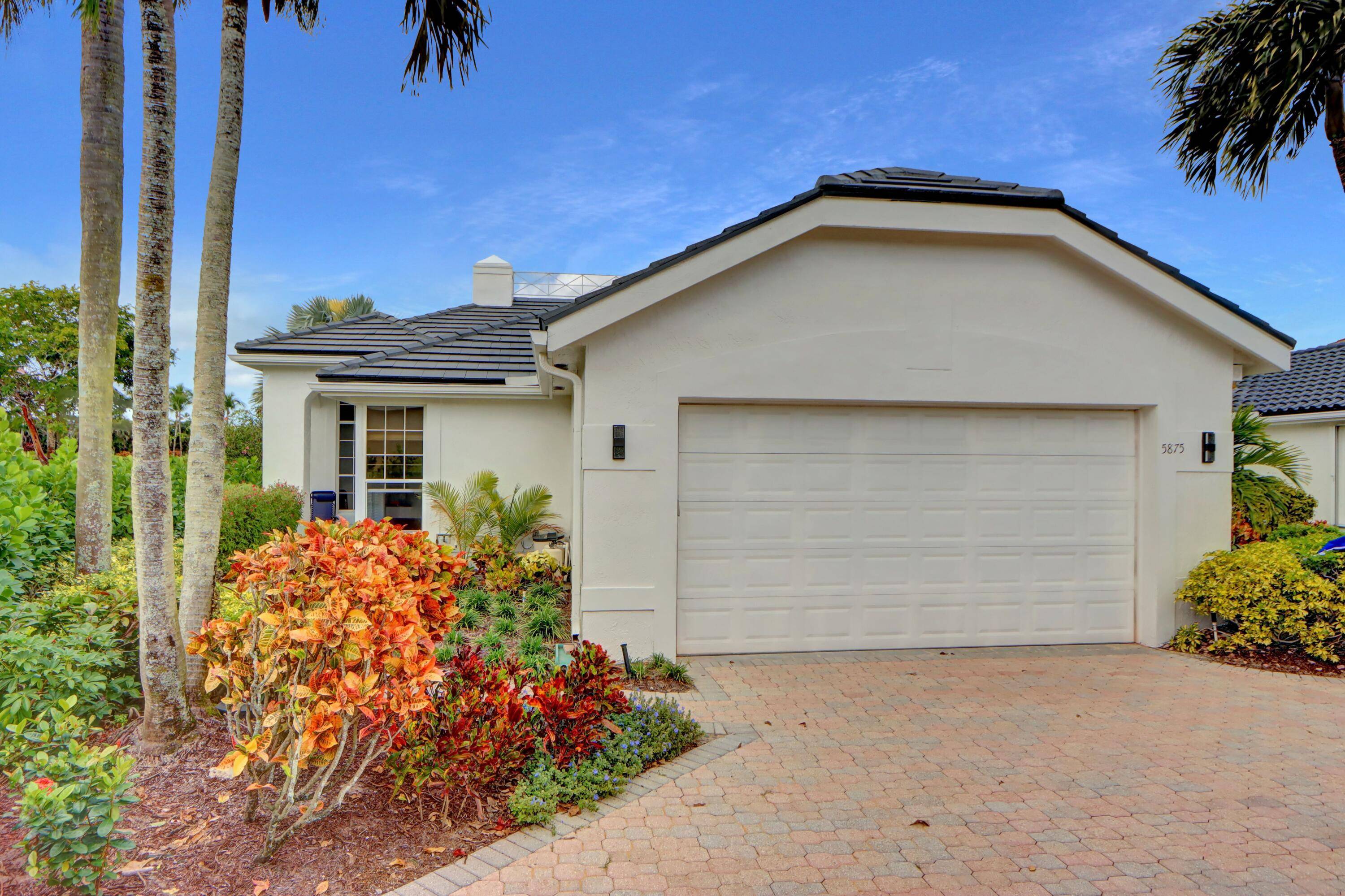 Fabulous rental opportunity in Woodfield Country Club !