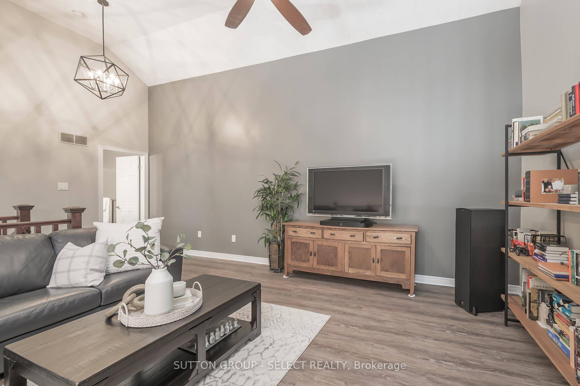 This 2 1 bedroom 2 bedrooms on main 1 in the loft, 4 bathroom bungaloft, located in the quietest part of the complex, offers 1, 763 sq.