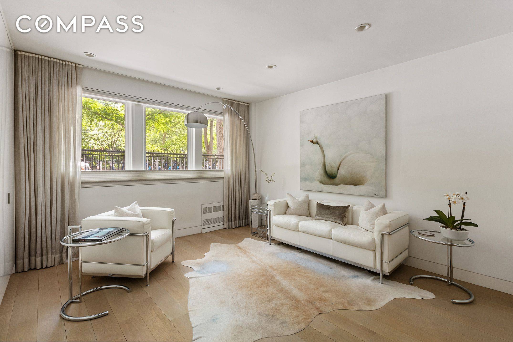A modern Jewelbox facing south over exquisite Gramercy Park.