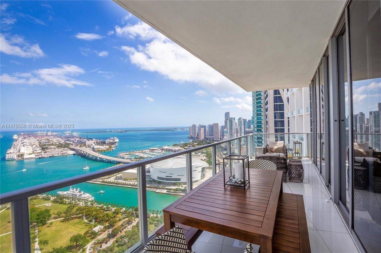 Spectacular water views from this gorgeous corner residence in Downtown Miami.