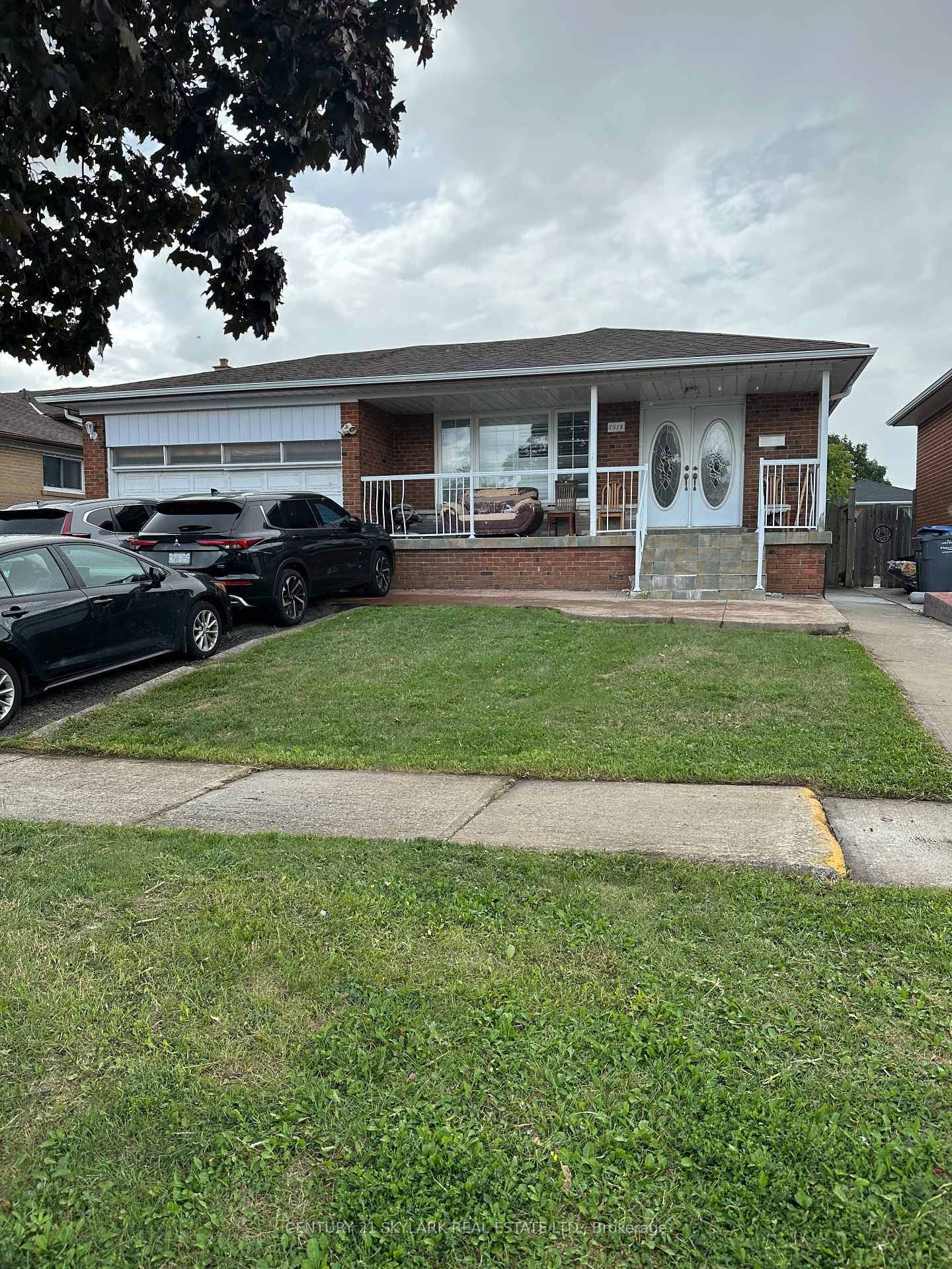 Beautiful All Brick 4 Bdrm Bungalow, Modern Eat In Kitchen With Lots Of Storage Space, Hardwood Flooring On Main Floor, Primary Bdrm With 4 Pc Ensuite, Spacious Bdrms, Thermal windows, ...