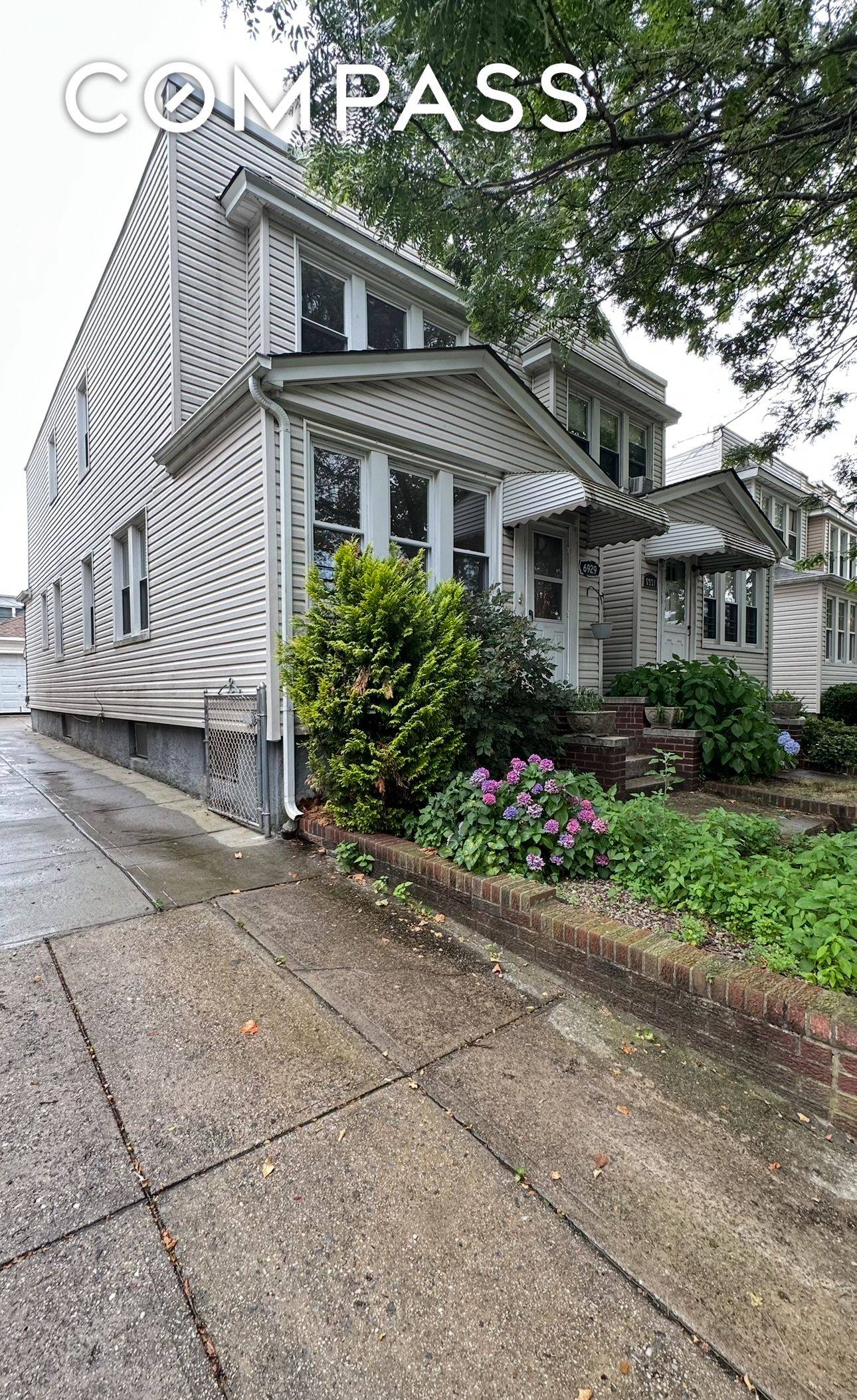 Beautiful One Family Home on the Ridgewood amp ; Glendale Border Just Hit the Market !