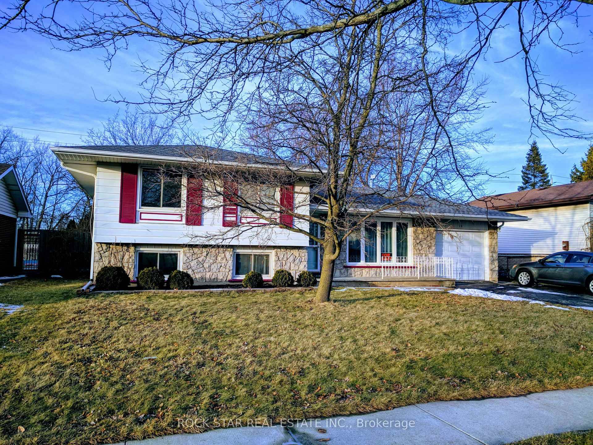 Legal Duplex North Welland Location.