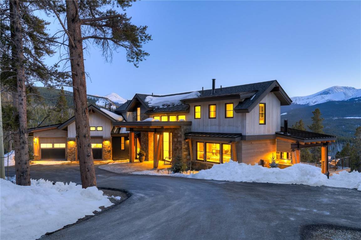 Welcome to Panorama Point, an exquisite creation by Building Breck in collaboration with BHH Partners Architecture and the prized Iron Forest Building Company.