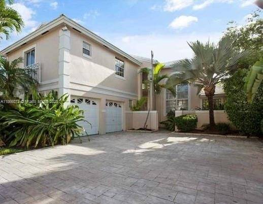 Beautiful home in Grand Palms with high ceilings that allow abundant natural light.