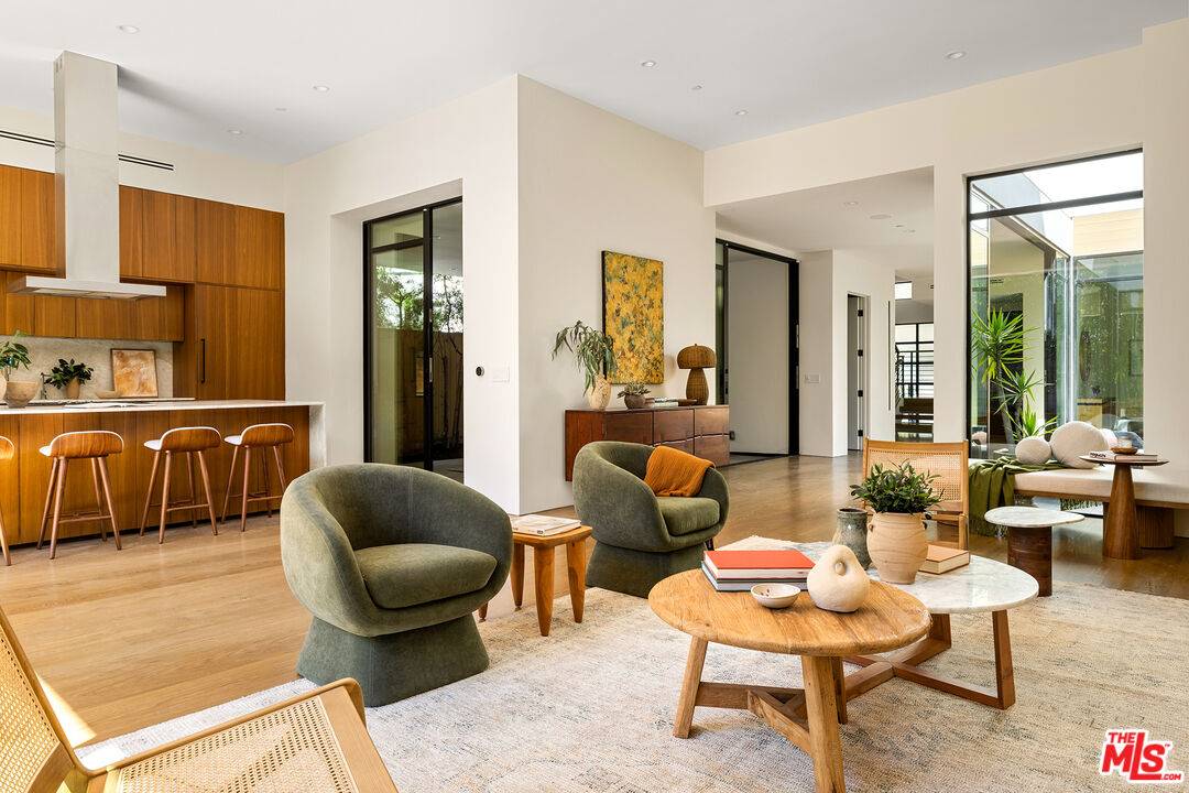 8732 Rangely Ave 4BR Beverly Grove La