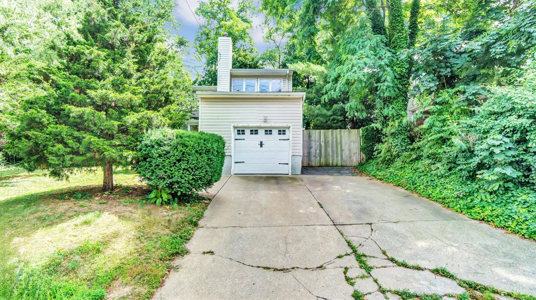 This charming 3 bedroom, 1.