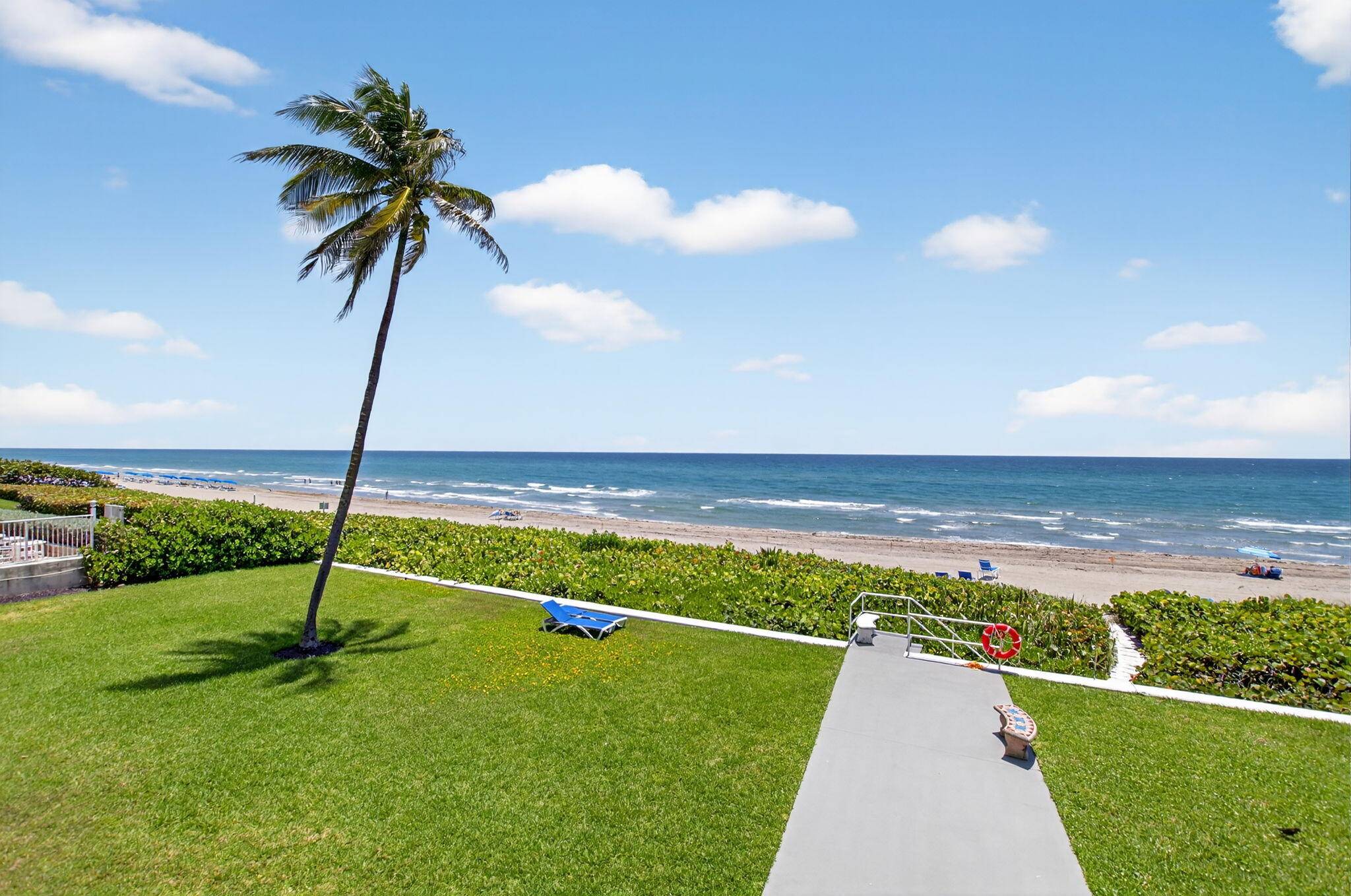 DIRECT OCEANFRONT RESIDENCE !