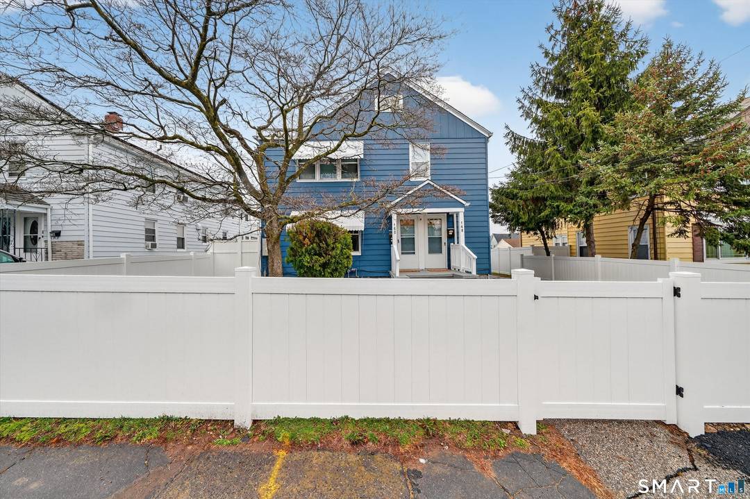 Well maintained 2 family property in a convenient Bridgeport location !