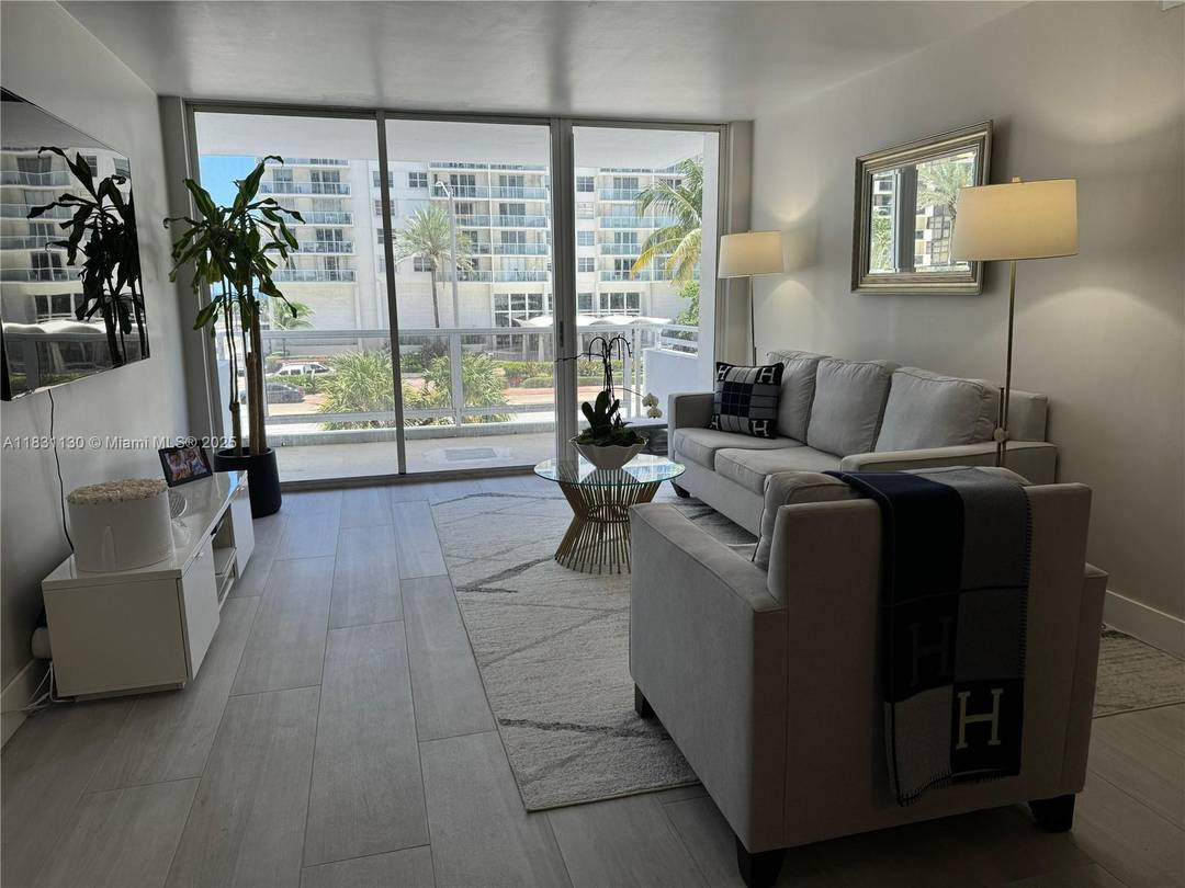 Live the Miami Beach dream at 5700 Collins Ave 3C !