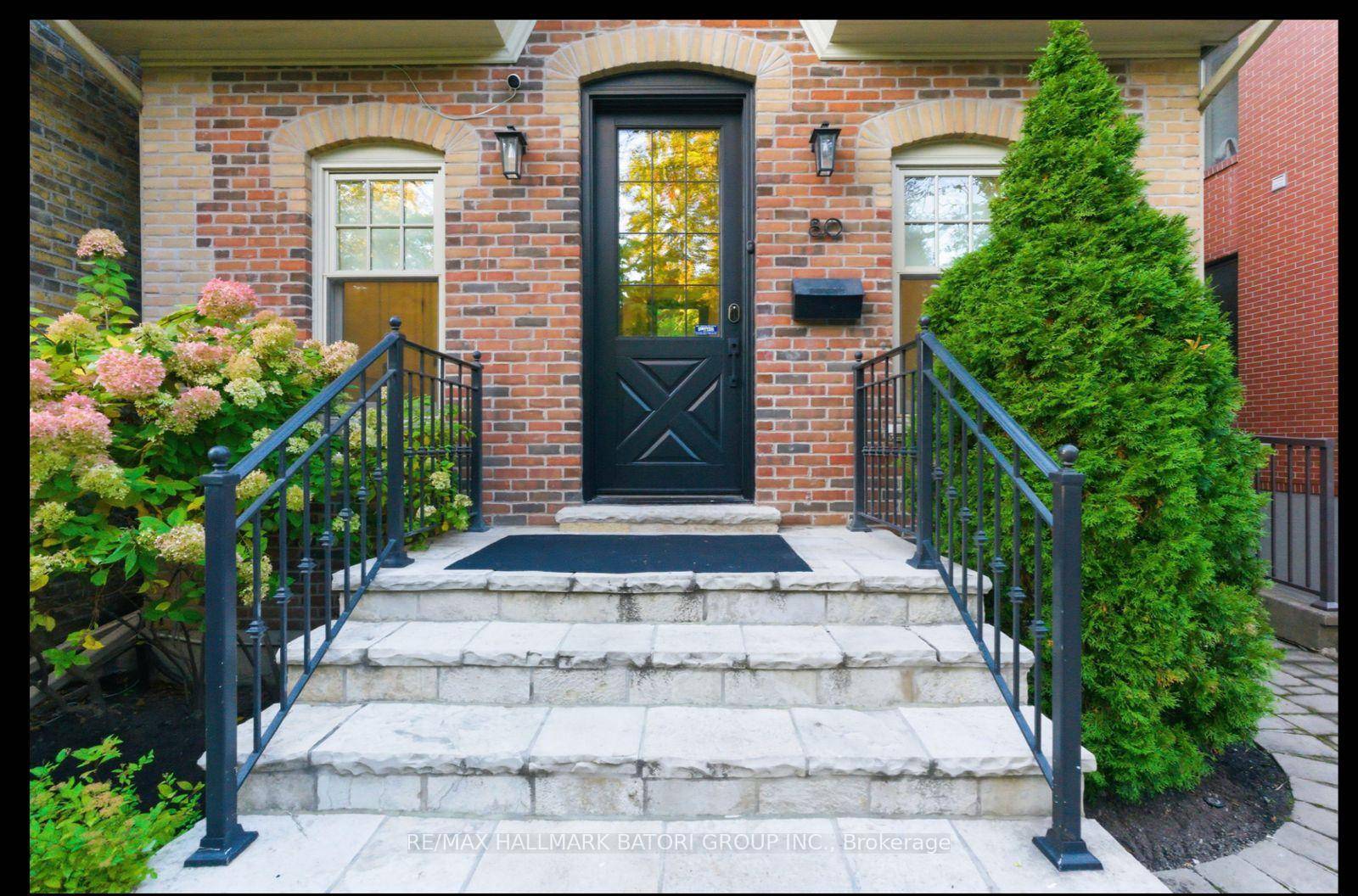 Fabulous Short Term Rental On Macpherson Ave In The Heart Of Summerville With A 98 100 Walk Score !