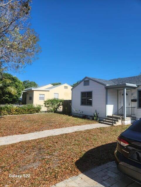 Fantastic opportunity ! This 4 bedroom, 3 bath single family home is made up of three separate units a main house 2 1, a back house 1 1, and an ...