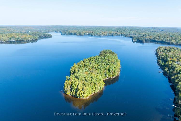 A private sanctuary on the shores of pristine Soyers Lake.
