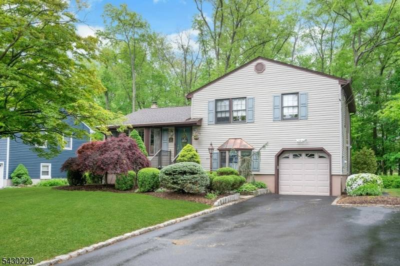 The curb appeal of this well maintained home is just the beginning !
