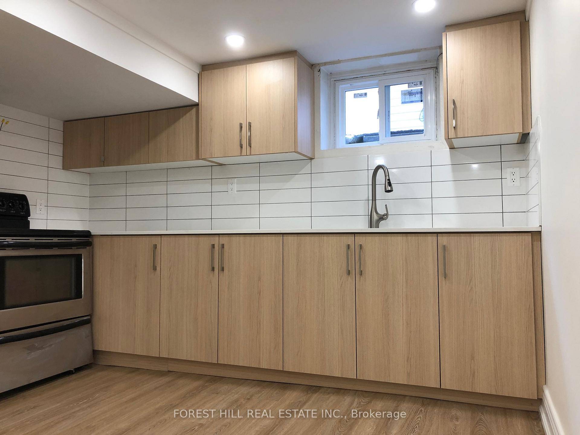 Spacious 2 Bedroom Lower Level Apartment Separate Entrance, Spacious Combined Living Kitchen Area, Contemporary Design amp ; Finishes, Large Kitchen, 7 Mins Walk to Yonge St, Close To TTC, Groceries, ...