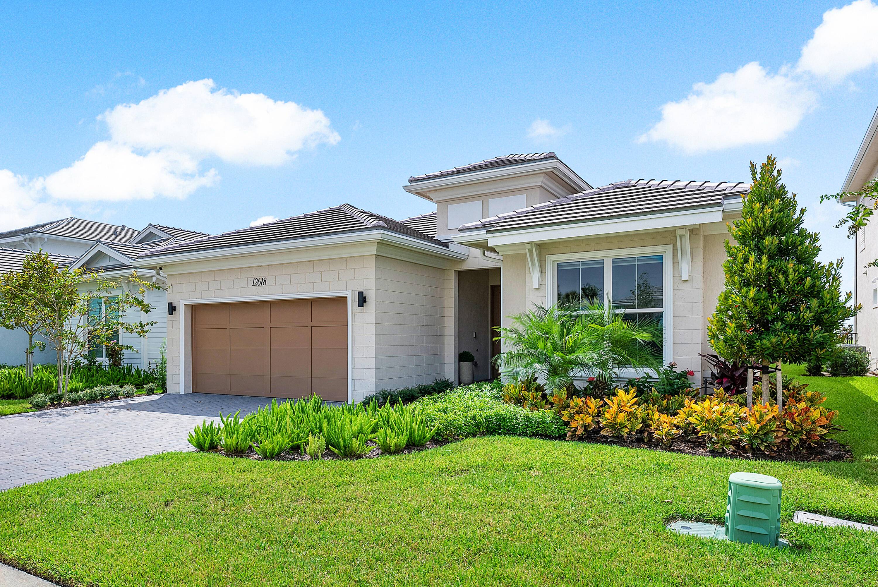 Best Deal in Avenir ! ! Discover modern elegance in the sought after Avenir community of Palm Beach Gardens !